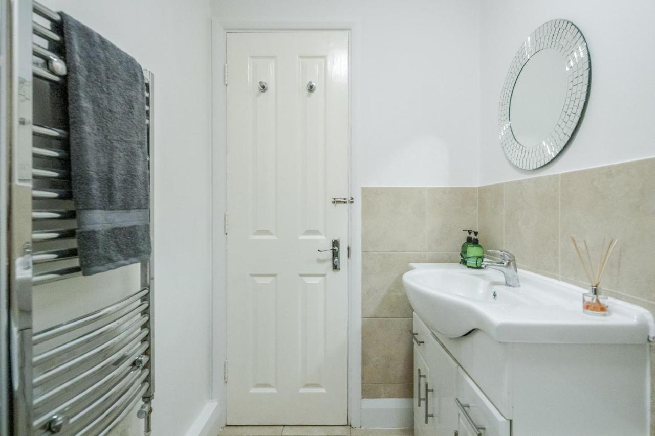 Stunning 2-Bed Apt - Free Parking - Camden - Central - Zoo - Shop - Events Лондон Екстер'єр фото