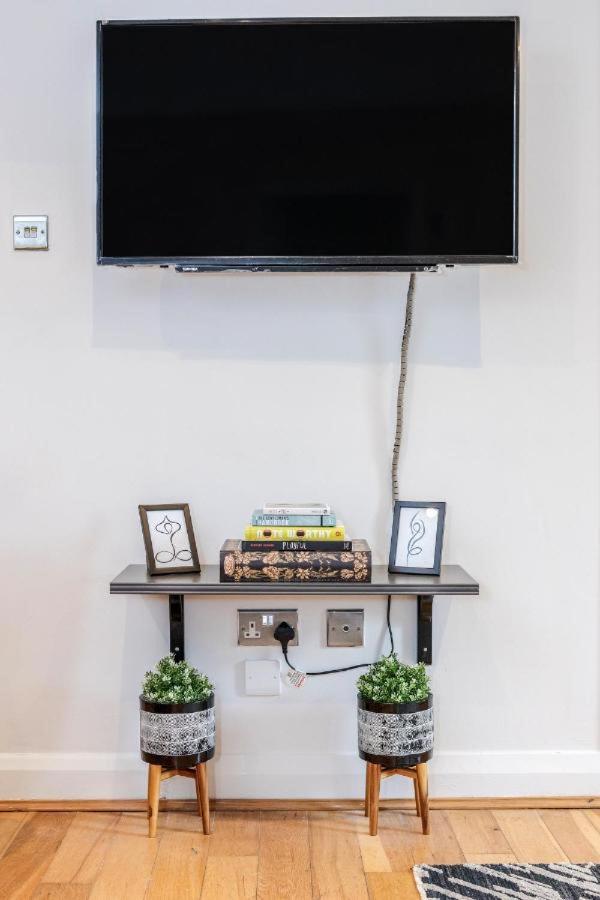Stunning 2-Bed Apt - Free Parking - Camden - Central - Zoo - Shop - Events Лондон Екстер'єр фото